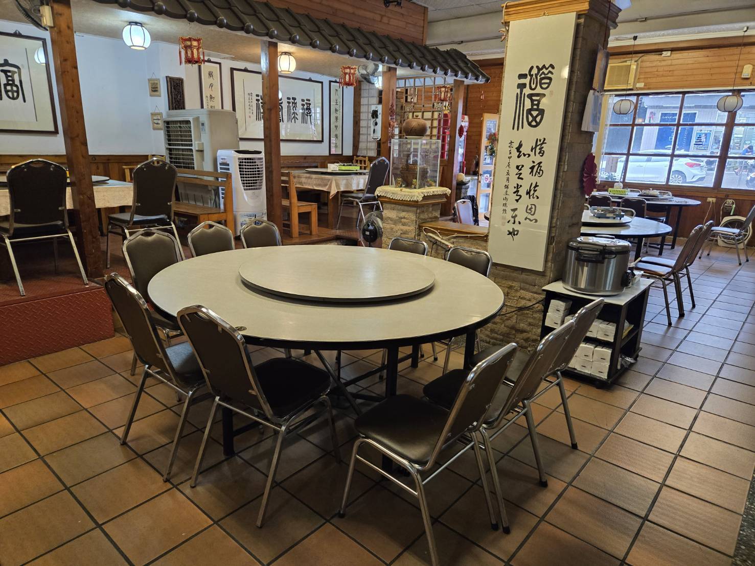 好地方風味館圓桌座位
